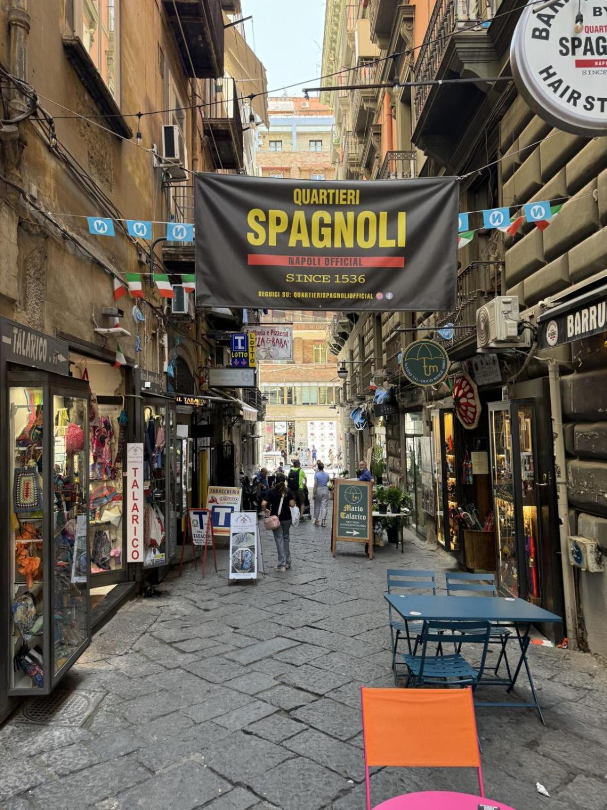 Incoming Quartieri Spagnoli Naples Exterior photo