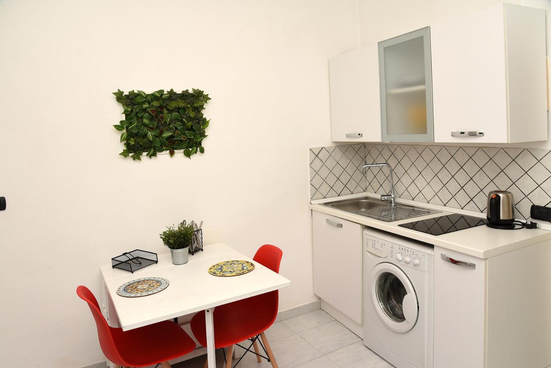 Incoming Quartieri Spagnoli Naples Exterior photo