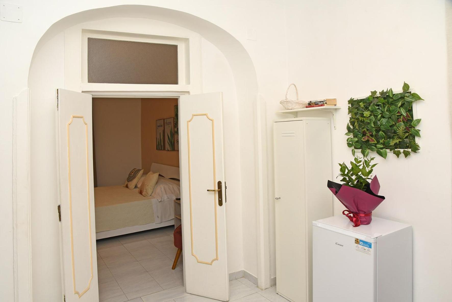 Incoming Quartieri Spagnoli Naples Exterior photo